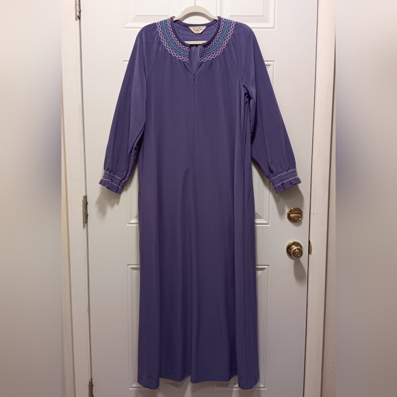 Vanity Fair Vintage Sz M MOD Front Long 1/2 Zip Cozy Robe House Coat Embroidery - Picture 1 of 8